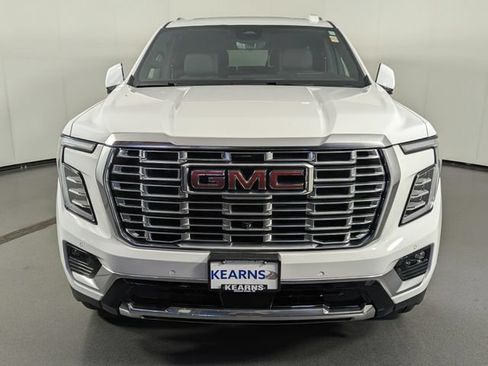 Used 2025 GMC Yukon Denali w/ Denali Reserve Package AWD/4WD image 3