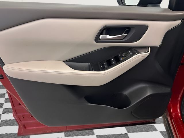 Used 2025 Nissan Rogue SV AWD/4WD image 12