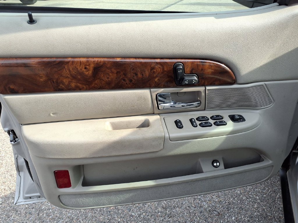 Used 2008 Mercury Grand Marquis GS RWD image 12