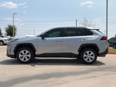 Used 2025 Toyota RAV4 LE AWD/4WD image 4