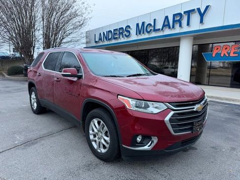 Used 2021 Chevrolet Traverse LT image 2