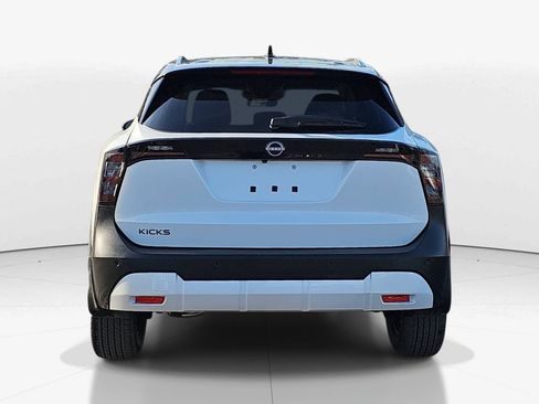 New 2026 Nissan Kicks SV w/ SV Premium Package FWD image 6