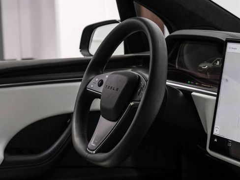 Used 2023 Tesla Model X Plaid image 22