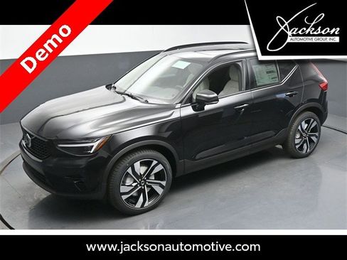 New 2025 Volvo XC40 B5 Ultra image 41
