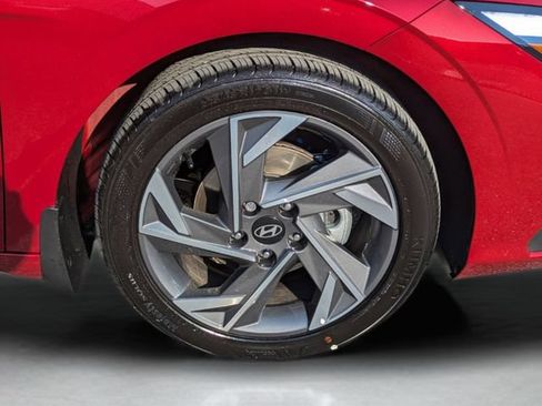 Certified 2025 Hyundai Elantra SEL FWD image 30
