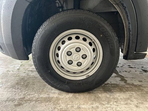 Used 2025 RAM ProMaster 2500 w/ Convenience Group FWD image 13