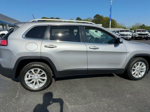 Used 2019 Jeep Cherokee Latitude w/ Popular Appearance Group FWD image 9