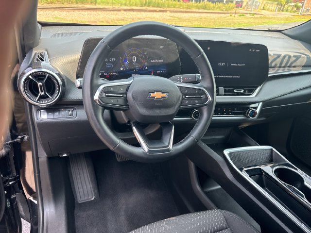 Used 2025 Chevrolet Equinox LT AWD/4WD image 14