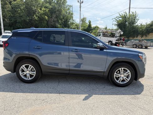 Used 2024 GMC Terrain SLE FWD image 8