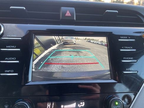 Used 2018 Toyota Camry LE image 20