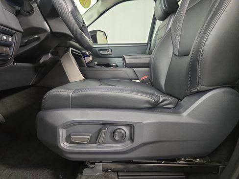 Used 2024 Toyota Tundra Limited AWD/4WD image 31