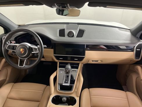 Used 2019 Porsche Cayenne Base image 18