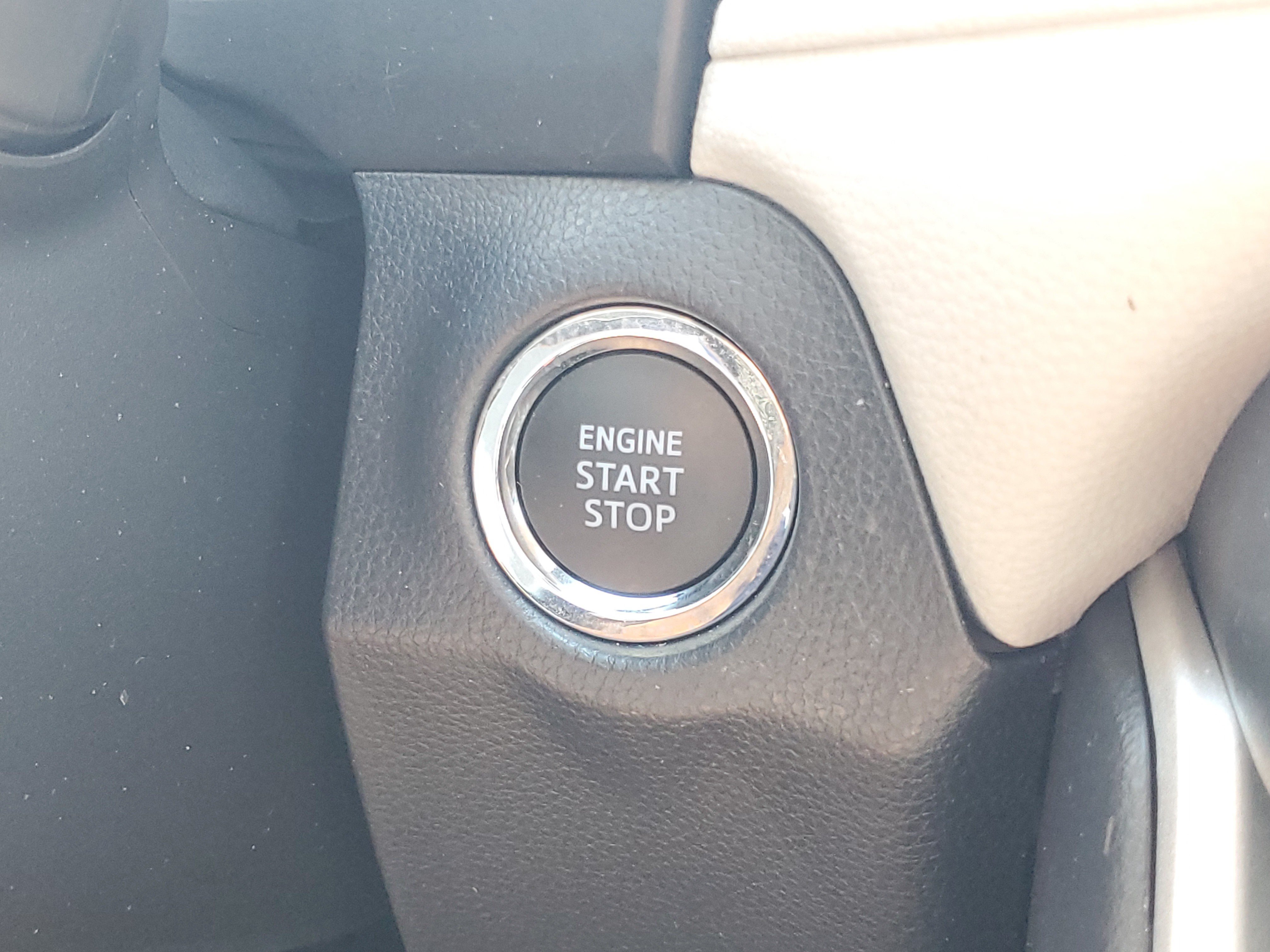 Used 2025 Toyota RAV4 XLE w/ Convenience Package FWD image 30