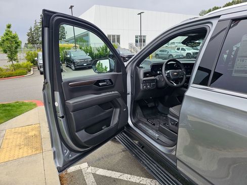 New 2026 Chevrolet Suburban High Country AWD/4WD image 21