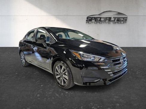 Used 2025 Nissan Versa SV FWD image 1