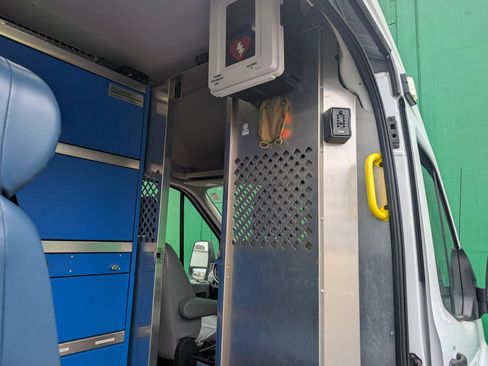 Used 2019 Ford Transit 250 148 High Roof Extended RWD image 13