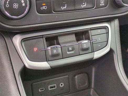 Used 2024 GMC Terrain SLE image 19