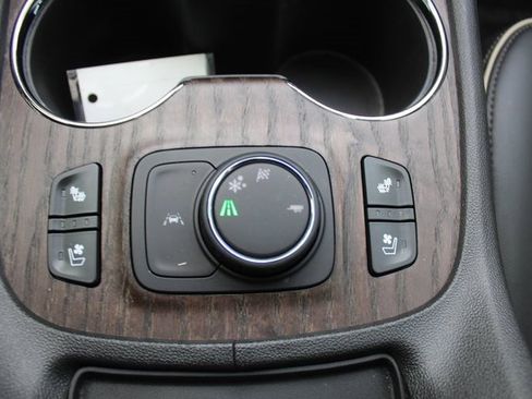 Used 2023 GMC Acadia Denali w/ Black Diamond Edition image 43