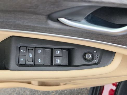 Used 2025 Jeep Grand Cherokee Limited AWD/4WD image 13