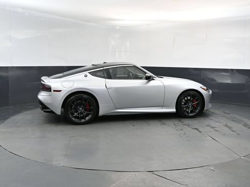 Used 2023 Nissan Z w/ Floor Mat Package (L93) RWD image 6