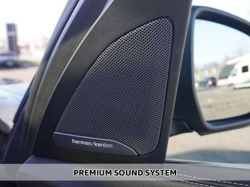 Used 2025 BMW X7 xDrive40i w/ Premium Package image 5