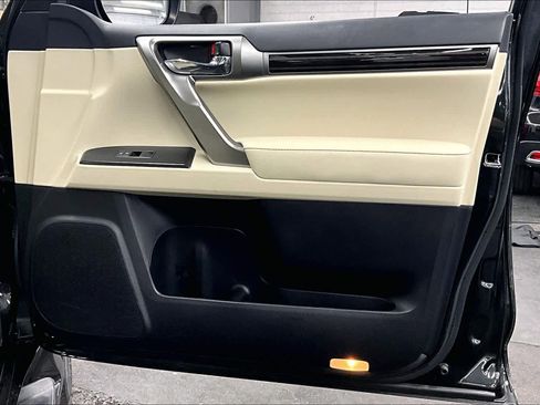 Used 2023 Lexus GX 460 Premium w/ Accessory Package AWD/4WD image 23