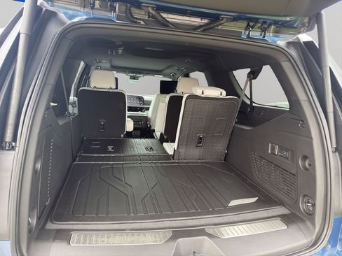 New 2026 Chevrolet Suburban Premier image 27