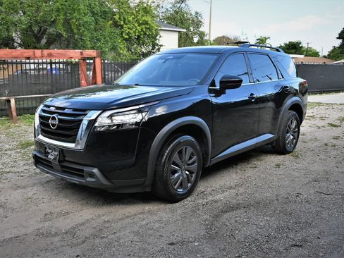 Used 2022 Nissan Pathfinder SV w/ SV Premium Package FWD image 1