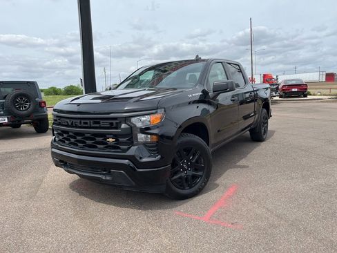 Used 2023 Chevrolet Silverado 1500 Custom image 2