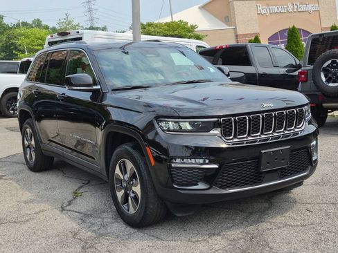Used 2023 Jeep Grand Cherokee 4WD 4xe image 2