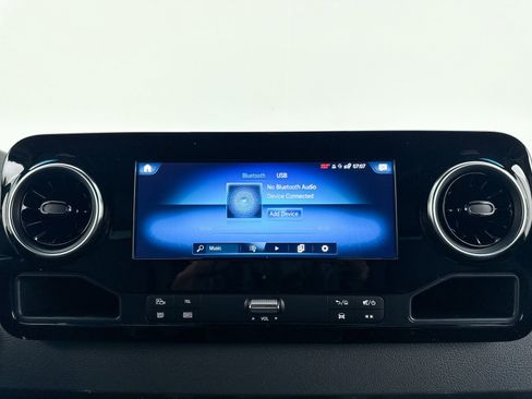 Used 2024 Mercedes-Benz Sprinter 2500 image 44