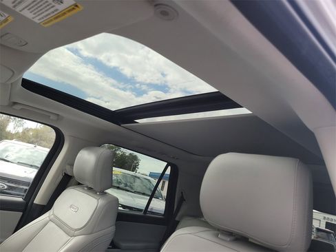 Used 2025 Ford Expedition Platinum image 22