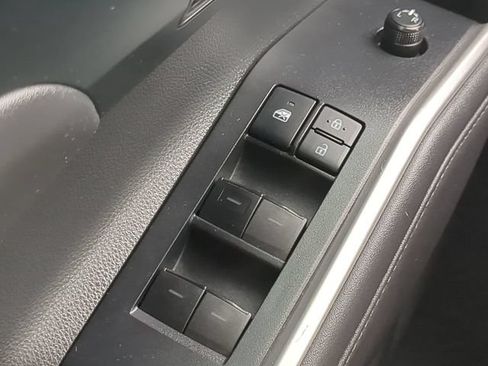 Used 2020 Toyota Highlander XLE AWD/4WD image 23