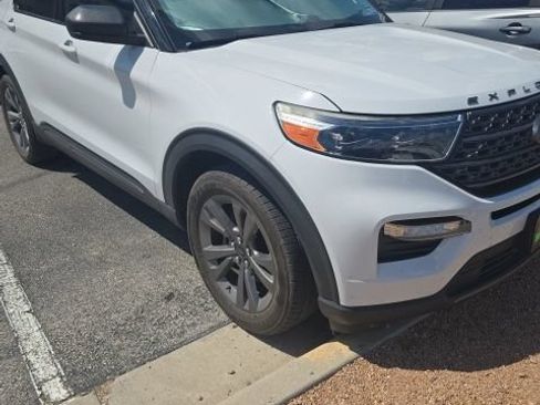 Used 2021 Ford Explorer XLT w/ Equipment Group 202A RWD image 3