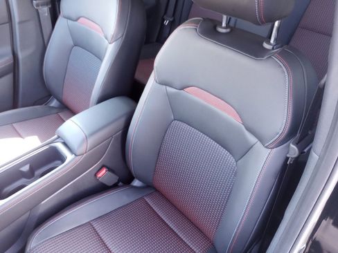 New 2026 Nissan Kicks SR image 9