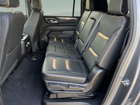 Used 2022 GMC Yukon XL AT4 w/ Technology Package AWD/4WD image 16