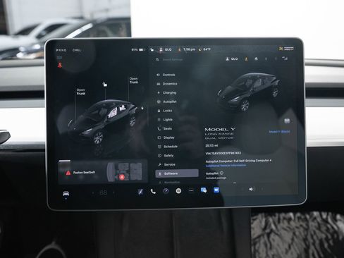 Used 2023 Tesla Model Y Long Range image 34