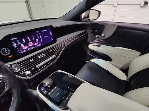 Used 2022 Lexus LS 500 F Sport image 33