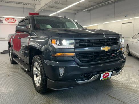 Used 2018 Chevrolet Silverado 1500 LT w/ All Star Edition AWD/4WD image 4