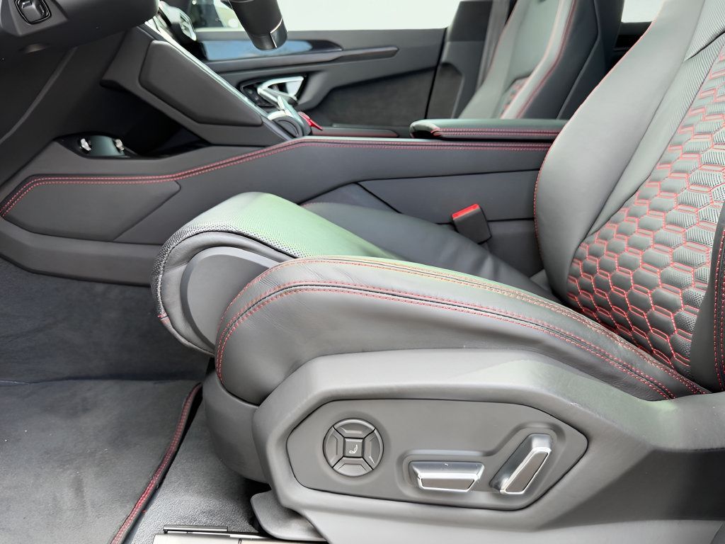 Used 2021 Lamborghini Urus AWD/4WD image 46