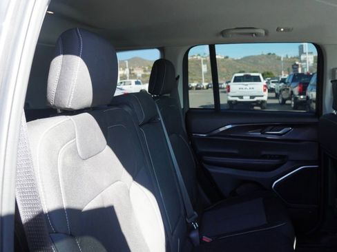 Used 2022 Jeep Grand Cherokee Laredo w/ Luxury Tech Group I image 24