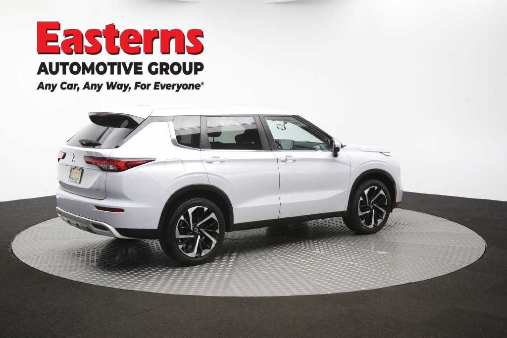 Used 2024 Mitsubishi Outlander SE FWD image 40