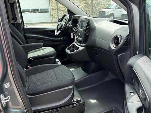 Used 2021 Mercedes-Benz Metris image 9