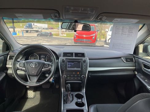 Used 2017 Toyota Camry SE image 5