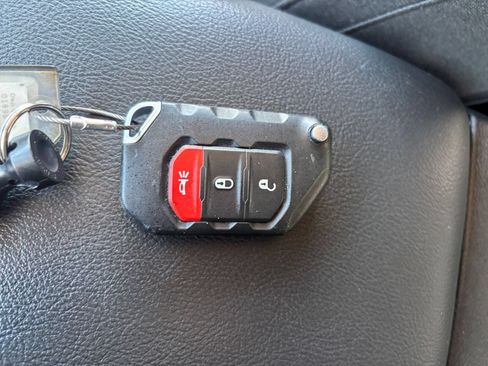 Used 2025 Jeep Wrangler Unlimited Sport AWD/4WD image 20