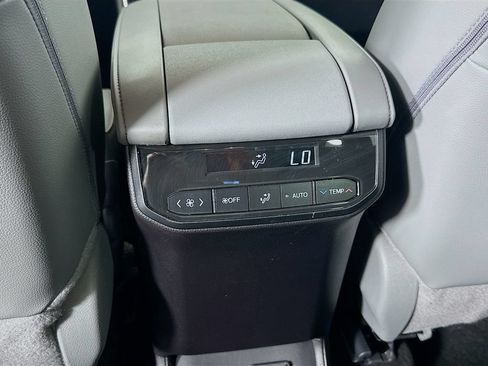 Used 2026 Toyota Highlander Limited AWD/4WD image 26