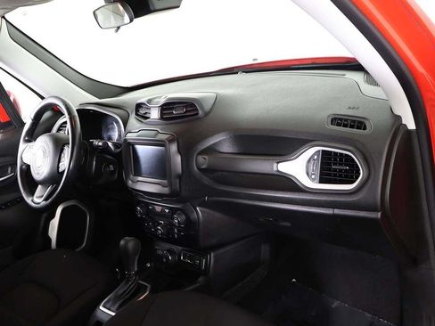 Used 2019 Jeep Renegade Latitude w/ Cold Weather Group AWD/4WD image 25