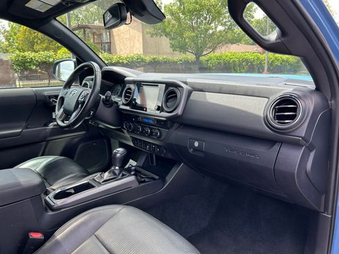 Used 2019 Toyota Tacoma TRD Off-Road w/ TRD Premium Off Road Package AWD/4WD image 29