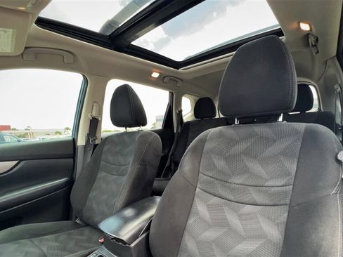 Used 2016 Nissan Rogue SV w/ SV Premium Package image 11