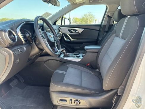 Used 2025 Chevrolet Blazer LT image 2